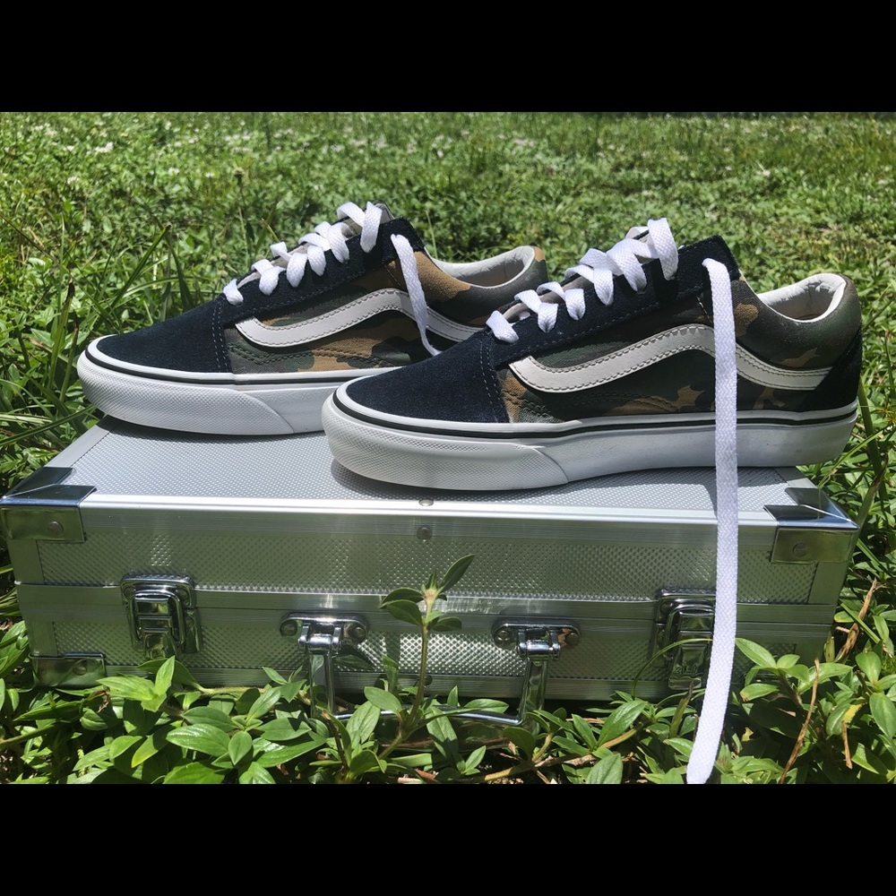 Vans - Picture 1 of 8